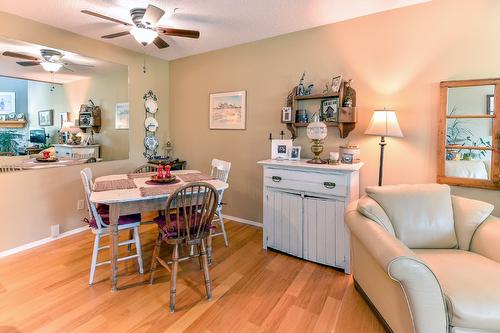 313-1056 Bernard Avenue, Kelowna, BC - Indoor Photo Showing Dining Room