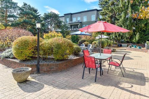 313-1056 Bernard Avenue, Kelowna, BC - Outdoor