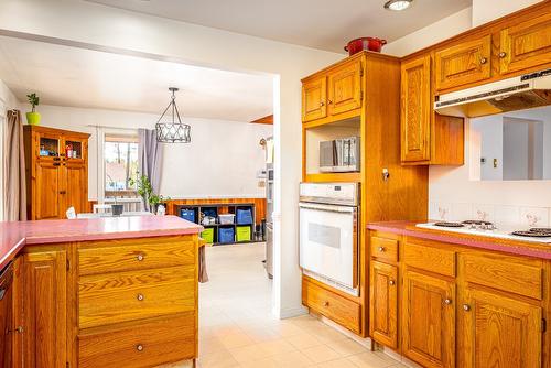 3312 6 Highway, Lumby, BC - Indoor Photo Showing Kitchen