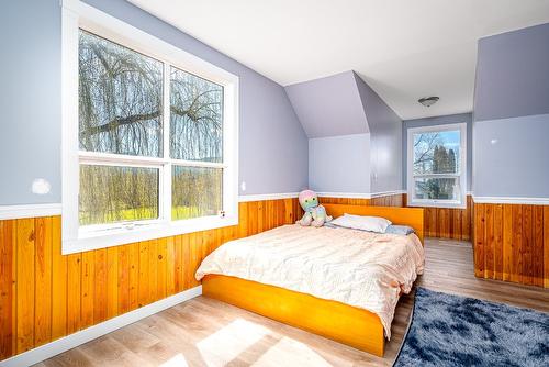 3312 6 Highway, Lumby, BC - Indoor Photo Showing Bedroom