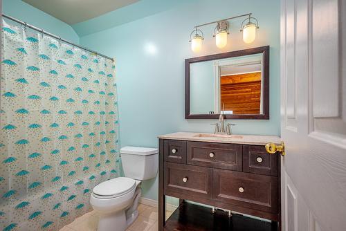 3312 6 Highway, Lumby, BC - Indoor Photo Showing Bathroom