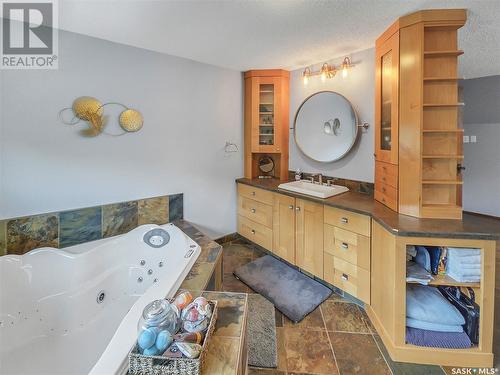 138 Highbury Place, Saskatoon, SK - Indoor Photo Showing Bathroom