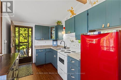 529 Lindsay Road 30, Northern Bruce Peninsula, ON - Indoor Photo Showing Kitchen