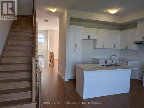 71 Millman Lane, Richmond Hill, ON - Indoor Photo Showing Kitchen With Double Sink