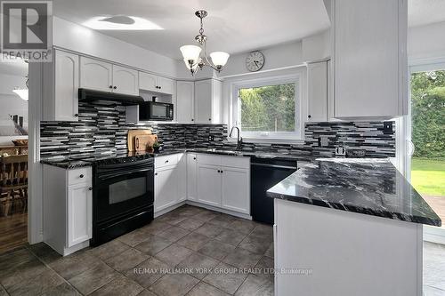 17 Mckean Boulevard, Clearview, ON - Indoor Photo Showing Kitchen With Upgraded Kitchen