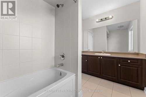 66 White Crescent, Barrie, ON - Indoor Photo Showing Bathroom