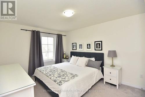 8 Sharp Drive, Hamilton, ON - Indoor Photo Showing Bedroom