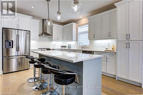 1774 Brunson Way, London, ON - Indoor Photo Showing Kitchen With Upgraded Kitchen