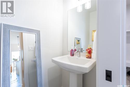 211 Wall Street, Dalmeny, SK - Indoor Photo Showing Bathroom