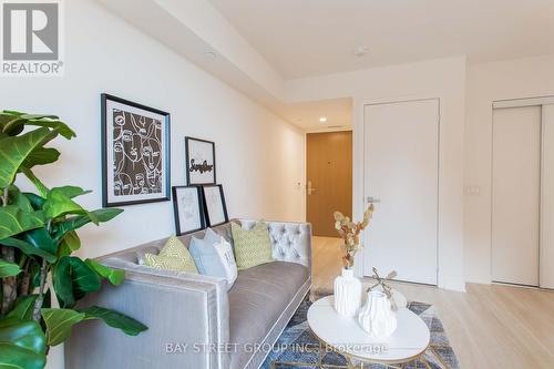 604 - 30 Tretti Way, Toronto, ON - Indoor Photo Showing Living Room