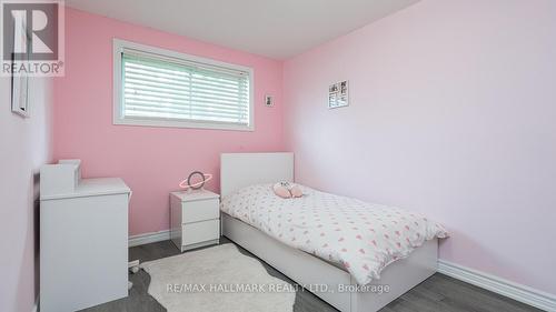 11 Seaton Drive, Aurora, ON - Indoor Photo Showing Bedroom