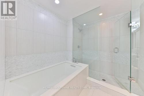 603 - 3500 Lakeshore Road W, Oakville, ON - Indoor Photo Showing Bathroom