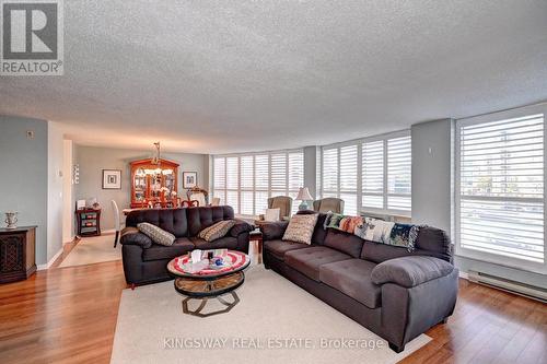 401 - 24 Marilyn Drive N, Guelph, ON - Indoor Photo Showing Living Room