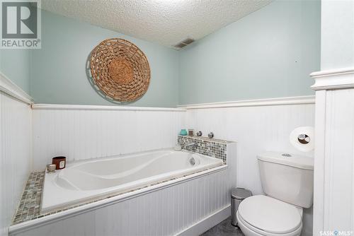 318 Konihowski Road, Saskatoon, SK - Indoor Photo Showing Bathroom