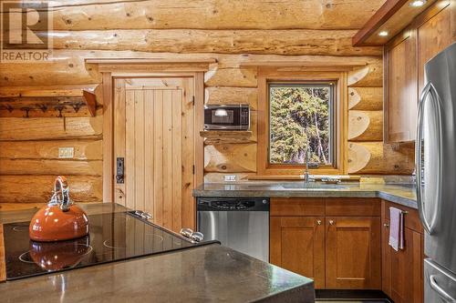 462 Ottoson Road, Golden, BC - Indoor Photo Showing Kitchen