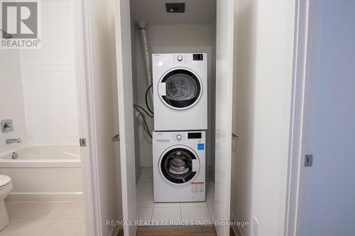 213 - 50 Ordnance Street, Toronto, ON - Indoor Photo Showing Laundry Room