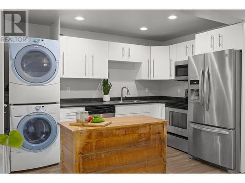 525 Killarney Road, Kelowna, BC - Indoor Photo Showing Laundry Room