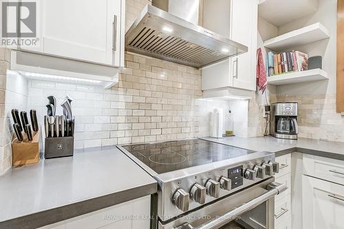 148 Heslop Road S, Milton, ON - Indoor Photo Showing Kitchen