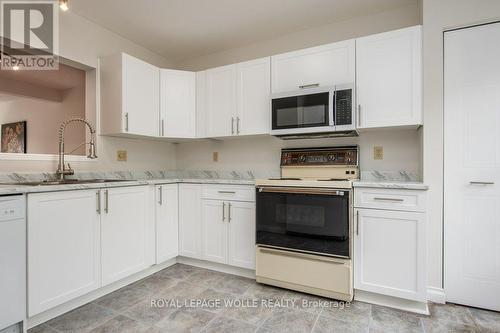 22 - 250 Keats Way, Waterloo, ON - Indoor Photo Showing Kitchen