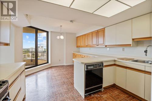 1004 - 900 Wilson Road N, Oshawa, ON - Indoor Photo Showing Kitchen