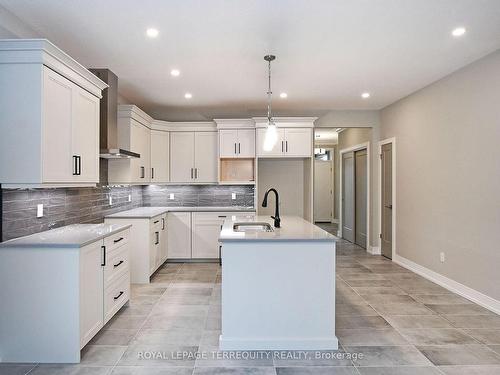 566 Old Course Tr, Welland, ON - Indoor Photo Showing Kitchen