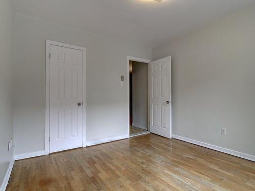 Master bedroom - 2-8675 Av. Champagneur, Montréal (Villeray/Saint-Michel/Parc-Extension), QC - Indoor Photo Showing Other Room