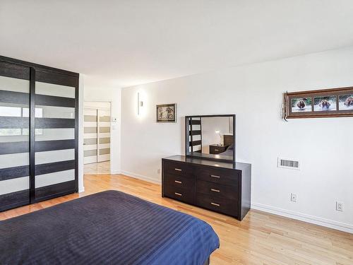 Master bedroom - 603-70 Rue De La Barre, Longueuil (Le Vieux-Longueuil), QC - Indoor Photo Showing Bedroom