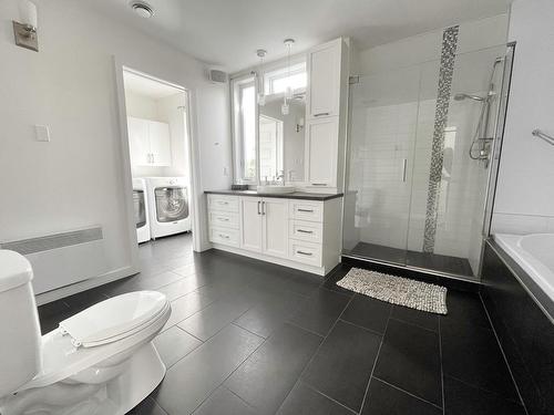 Salle de bains - 151 Rue Des Pins, Carignan, QC - Indoor Photo Showing Bathroom