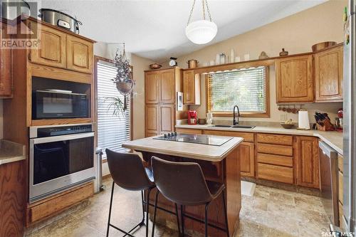 123 Brunst Crescent, Saskatoon, SK - Indoor Photo Showing Kitchen