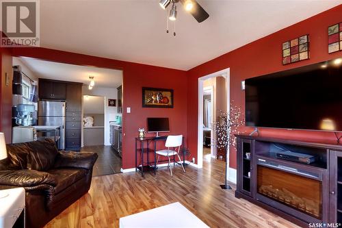 505 Coteau Street W, Moose Jaw, SK - Indoor Photo Showing Living Room