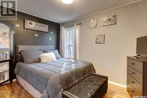 505 Coteau Street W, Moose Jaw, SK - Indoor Photo Showing Bedroom