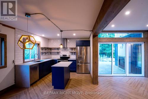 91 Andrew Drive, Tiny, ON - Indoor Photo Showing Kitchen