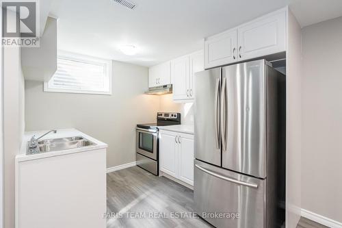 76 Marshall Street, Barrie, ON - Indoor Photo Showing Kitchen