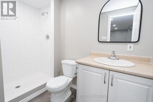 76 Marshall Street, Barrie, ON - Indoor Photo Showing Bathroom