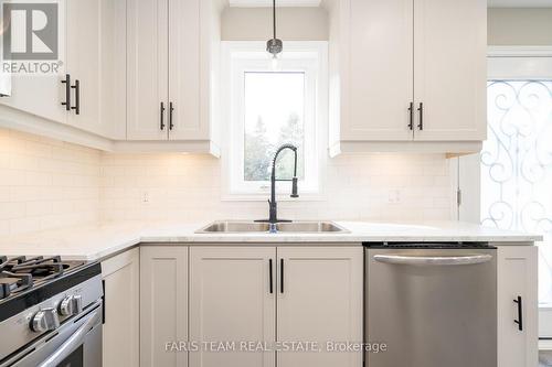 76 Marshall Street, Barrie, ON - Indoor Photo Showing Kitchen With Double Sink With Upgraded Kitchen