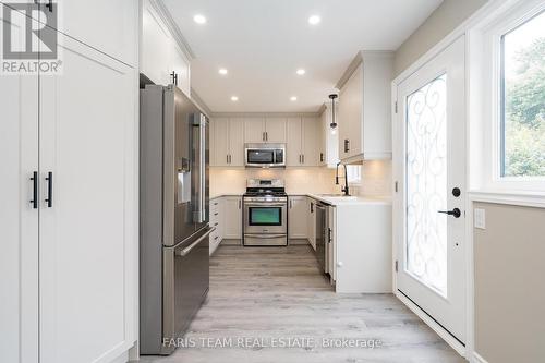 76 Marshall Street, Barrie, ON - Indoor Photo Showing Kitchen With Upgraded Kitchen