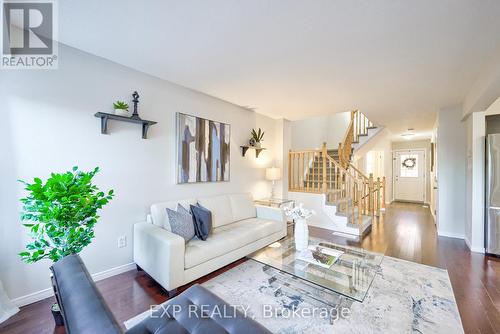 239 Bridlewreath Street, Kitchener, ON - Indoor Photo Showing Living Room