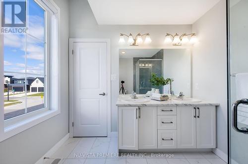 1847 Applerock Avenue, London, ON - Indoor Photo Showing Bathroom