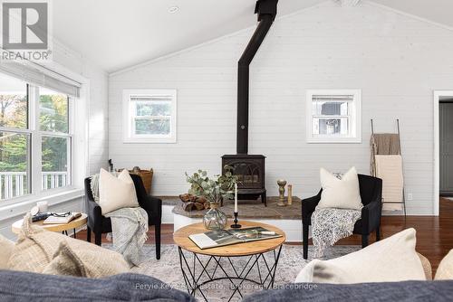 1165 Walker Lake Drive, Lake Of Bays (Sinclair), ON - Indoor Photo Showing Living Room