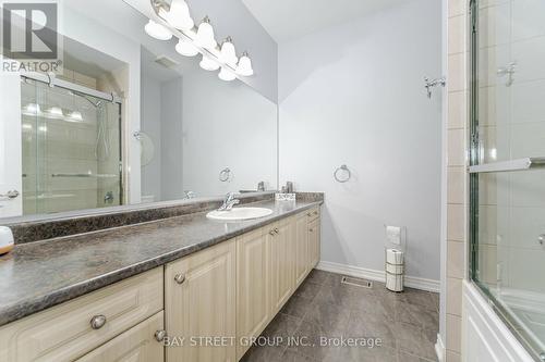 31 Aster Drive, Vaughan, ON - Indoor Photo Showing Bathroom