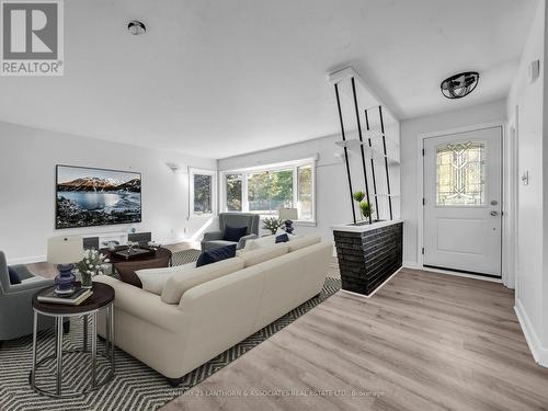 138 Wright Avenue, Belleville, ON - Indoor Photo Showing Living Room