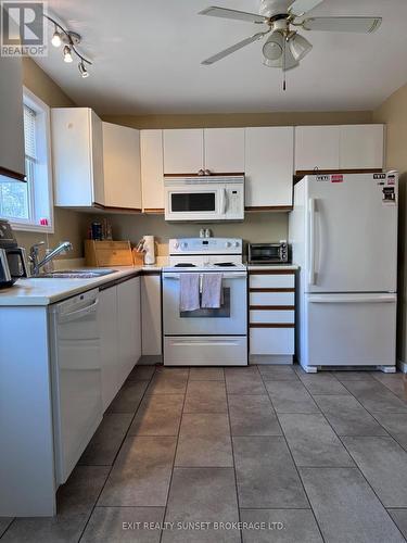 7 Lang Court, Kawartha Lakes (Lindsay), ON - Indoor Photo Showing Kitchen