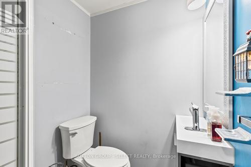 114 St Lawrence Boulevard, London, ON - Indoor Photo Showing Bathroom