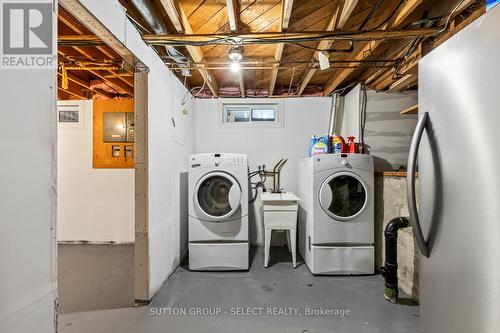 114 St Lawrence Boulevard, London, ON - Indoor Photo Showing Laundry Room