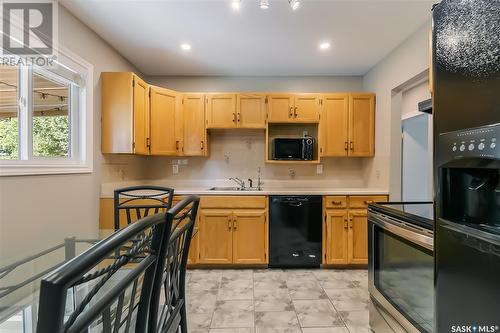 2648 Lacon Street, Regina, SK - Indoor Photo Showing Kitchen With Double Sink