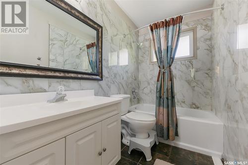 2648 Lacon Street, Regina, SK - Indoor Photo Showing Bathroom