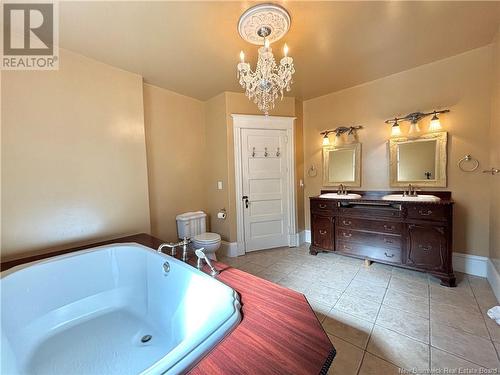 530 Murray, Bathurst, NB - Indoor Photo Showing Bathroom