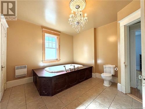 530 Murray, Bathurst, NB - Indoor Photo Showing Bathroom