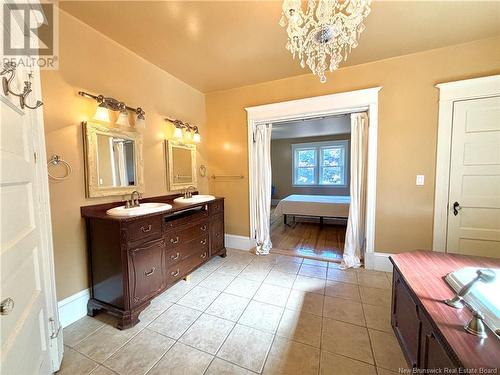 530 Murray, Bathurst, NB - Indoor Photo Showing Bathroom