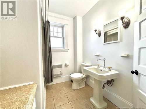 530 Murray, Bathurst, NB - Indoor Photo Showing Bathroom